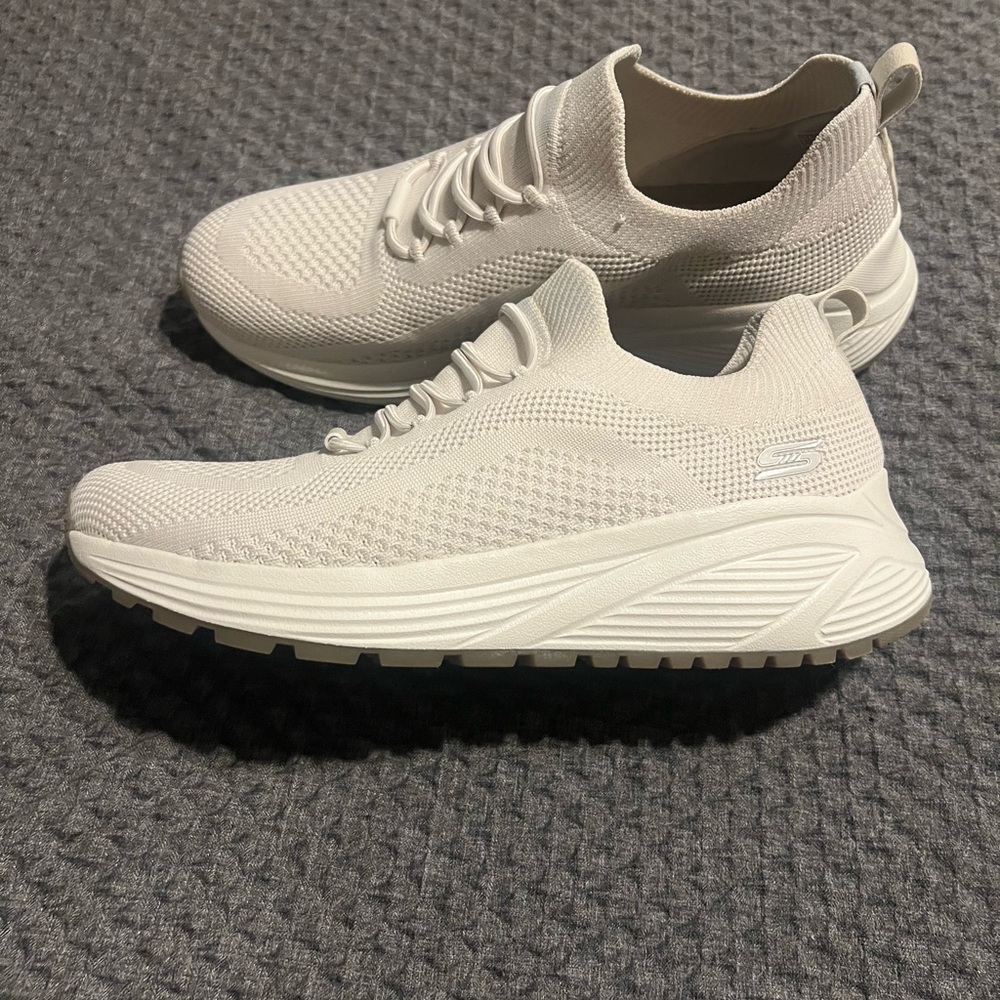 Skechers sneakers worn once  size 19 slip in to comfort yet style - Picture 3 of 9